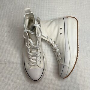 Steve Madden Shoes. 9 women. White